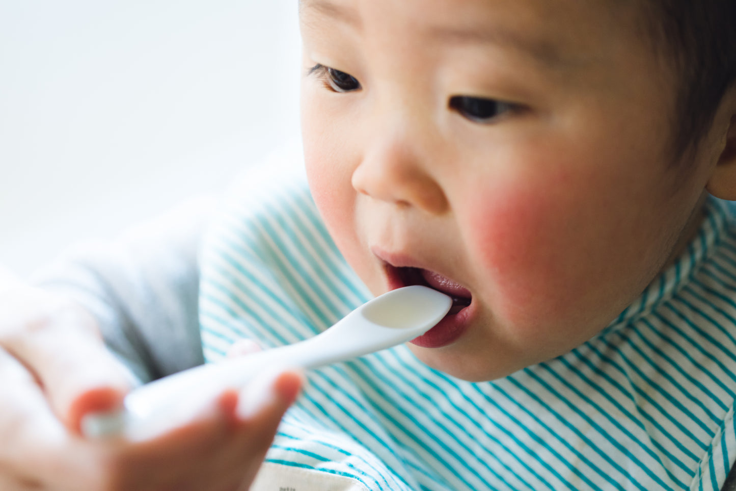 ＊離乳食でていねいにお口を育てる＊SUSURUスプーン